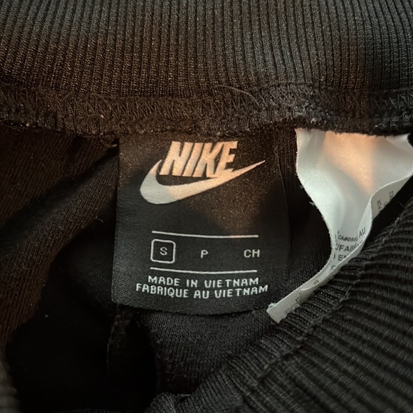 Nike jumpsuit outfit - Picture 4 of 7